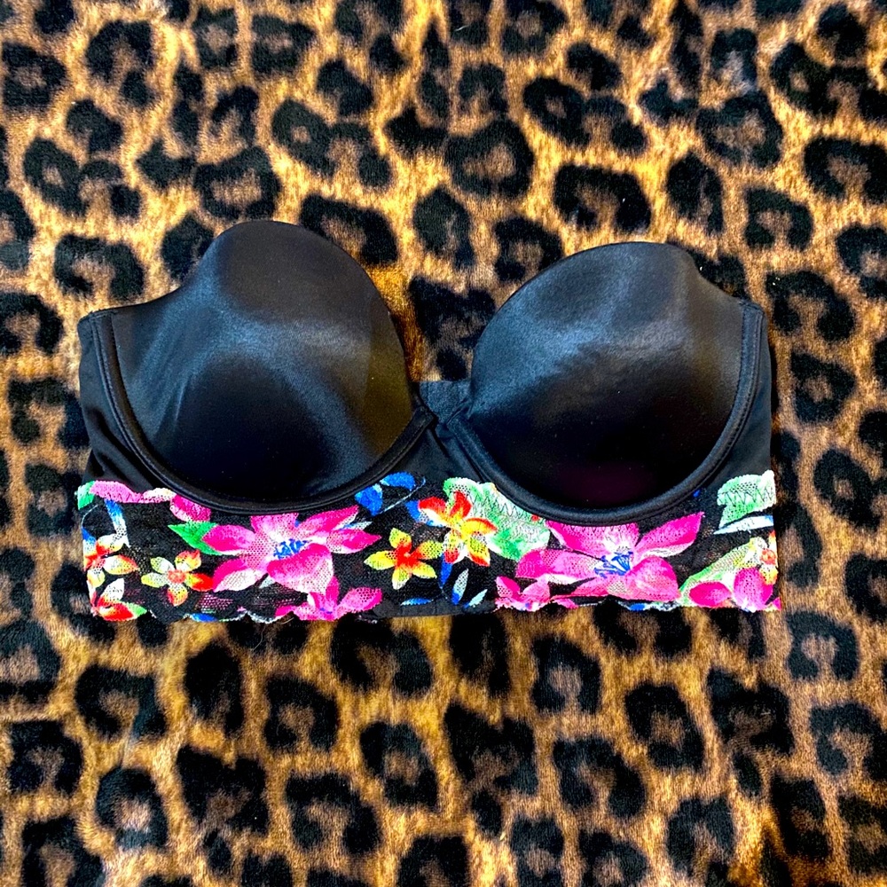 PINK Strapless Bra with Floral Lace Detail - 34C